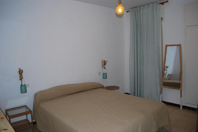 Casa Josep, Urbanizacion Calafat, Zona Residencial, Frente Al Mar, A 5 Mn De La Playa, Wifi Y Aire Acondicionado Calafat
