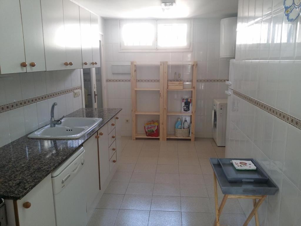 Casa Josep, Urbanizacion Calafat, Zona Residencial, Frente Al Mar, A 5 Mn De La Playa, Wifi Y Aire Acondicionado